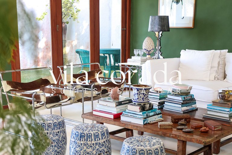 Suite tripla charmosa frente jardim