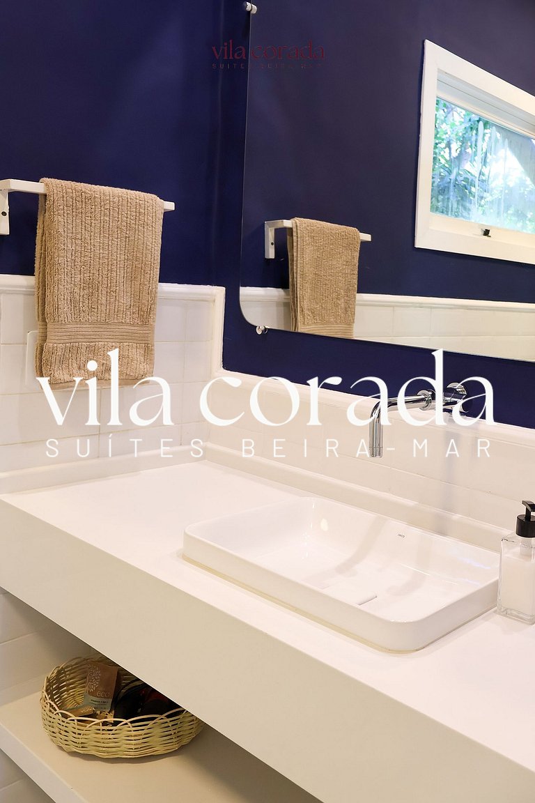 Suite tripla charmosa frente jardim